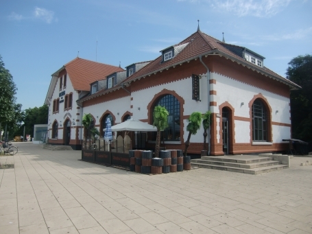 Moers : Homberger Straße, Bahnhof Moers, Empfangsgebäude